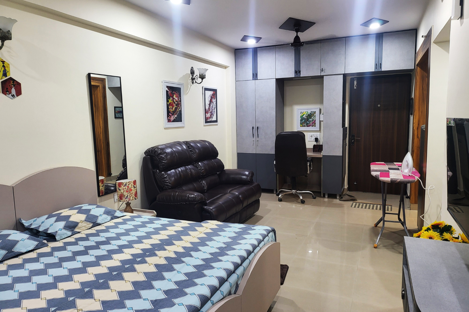 The Best Homestay for Business Travelers in Noida : Urbannest Stay